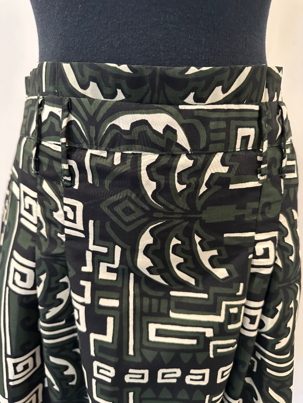 GRAPHIC BLOCK PRINT Full Skirt - Green & Black - Pockets. Made in India. Sz L